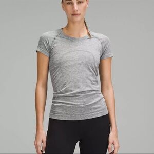 Lululemon Swiftly Tech Short Sleeve Shirt Gray
Size 8 like new